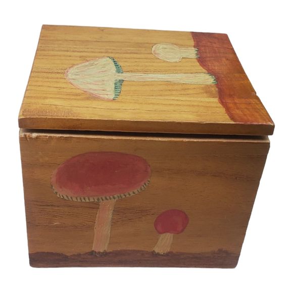 VTG Handpainted Wooden Trinket Box Mushrooms Signed by Artist 4" x 4" x  3.25" - Picture 4 of 10